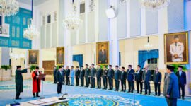 Presiden Prabowo Subianto menyaksikan pengucapan sumpah Adies Kadir sebagai Hakim Konstitusi di Istana Negara Jakarta, pada Kamis, 5 Februari 2026. (Foto: BPMI Setpres).