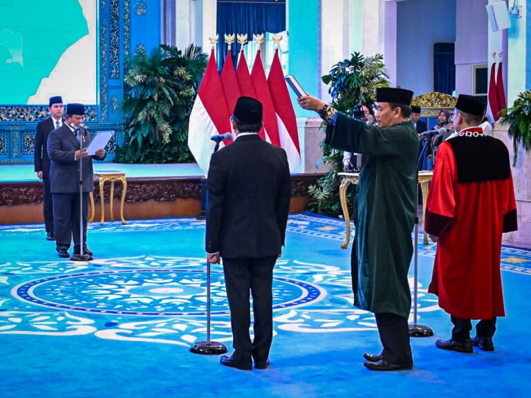 Presiden Prabowo Subianto melantik Juda Agung sebagai Wakil Menteri Keuangan di Istana Negara, Jakarta, pada Kamis, 5 Februari 2026. (Foto: BPMI Setpres).