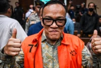 Terdakwa kasus dugaan pemerasan dalam pengurusan sertifikat K3 di Kementerian Ketenagakerjaan Immanuel Ebenezer bersiap menjalani sidang pembacaan dakwaan di Pengadilan Tipikor, Jakarta, Senin (19/1/2026). [ANTARA FOTO/Bayu Pratama]
