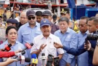 Menteri Sakti Wahyu Trenggono saat meninjau PPN Muara Angke di Jakarta Utara, bersama Ketua Komisi IV DPR RI, Titiek Soerharto, Selasa (3/2/2026). (Dok/Humas KKP)