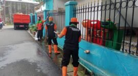 Petugas sedang melakukan pengecekan. (Foto/Dokumen Humas KLH)