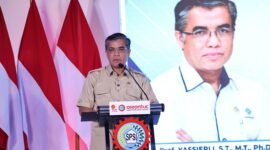 Menaker Yassierli saat menghadiri Tasyakuran HUT ke-53 Konfederasi Serikat Pekerja Seluruh Indonesia (KSPSI) dan Hari Pekerja Indonesia (Harpekindo) Tahun 2026 di Purwakarta, Jawa Barat, Sabtu (21/2/2026).