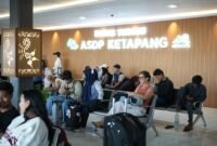 Sejumlah penumpang menunggu keberangkatan. (Foto:Dok ASDP).