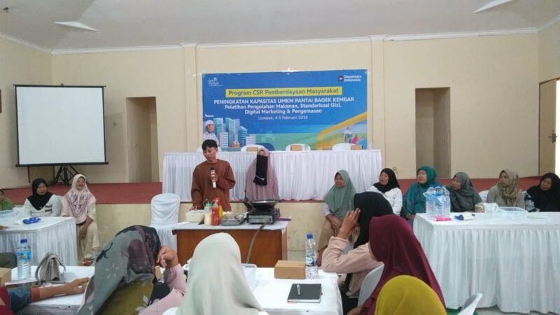 Kegiatan Pelatihan Peningkatan Kapasitas UMKM di Pantai Bagek Kembar Mataram NTB ini dilakukan selama 2 Hari meliputi Pelatihan Pengolahan Makanan, Standarisasi Gizi, Digital Marketing dan Pengemasan. (Foto:Dok Humas PLN EPI)