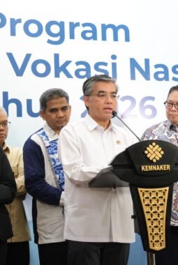 Menaker Tegaskan Kesempatan Kerja Tetap Terbuka di Tengah Tantangan Global