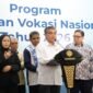 Menaker Yassierli dan Menko Airlangga dalam Konferensi Pers terkait Program Pelatihan Vokasi Nasional Tahun 2026 di Kantor Kemnaker, Jumat (27/2/2026).