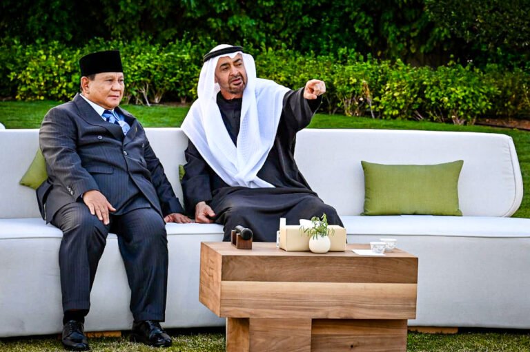Presiden Republik Indonesia Prabowo Subianto melaksanakan pertemuan bilateral dengan Presiden Persatuan Emirat Arab (PEA) Sheikh Mohammed bin Zayed Al Nahyan (MBZ) di Qasr Al Bahr, Abu Dhabi, pada Kamis, 26 Februari 2026. (Foto: BPMI Setpres).