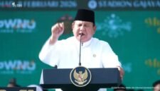 Prabowo saat memberikan sambutan dalam acara Mujahadah Kubro Satu Abad Nahdlatul Ulama di Stadium Gajayana, Malang, Jawa Timur.