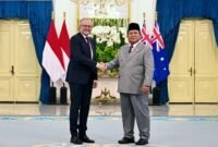 Presiden Prabowo Subianto dan Perdana Menteri Australia Anthony Albanese melaksanakan sesi foto bersama di Istana Merdeka, Jakarta, pada Jumat, 6 Februari 2026.