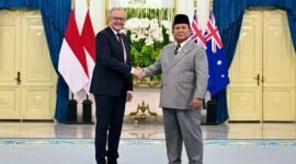 Presiden Prabowo Subianto dan Perdana Menteri Australia Anthony Albanese melaksanakan sesi foto bersama di Istana Merdeka, Jakarta, pada Jumat, 6 Februari 2026.