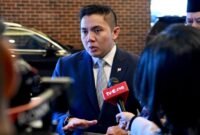 Sekretaris Kabinet Teddy Indra Wijaya memberikan keterangan pers di Washington DC, Amerika Serikat, Sabtu, 21 Februari 2026
