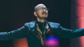 Komika Pandji Pragiwaksono.