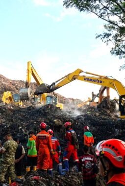 Update Longsor Bantargebang: 4 Meninggal Dunia, 5 Korban Hilang Masih Dicari
