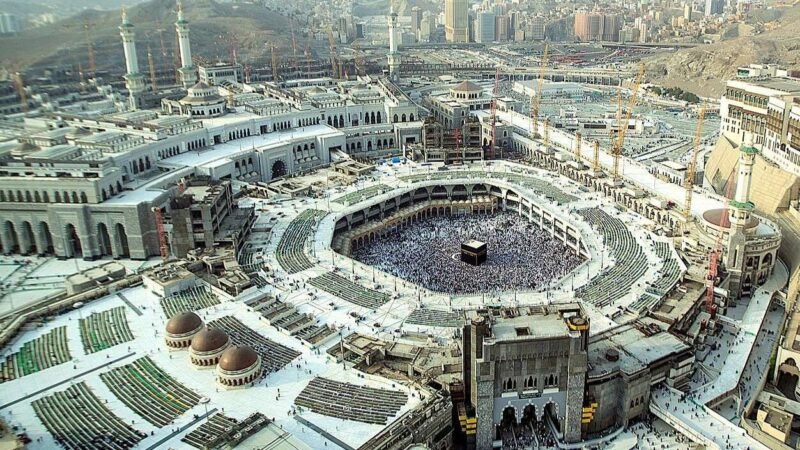 Masjidilharam, masjid utama di kota Makkah, Arab Saudi dan masjid paling mulia dalam agama Islam. (Foto: Wikimedia Commons/Sudipics.com/Abo Yemen)