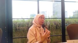 Dokter spesialis anak, Bernie Endyarni Medise, mengatakan penggunaan gim daring seperti Roblox dan Minecraft yang kerap dimainkan anak-anak juga memiliki risiko. Sebab beberapa anak sering kali menganggap dunia gim tersebut sebagai sesuatu yang nyata seperti dalam kehidupan mereka. Karena itu, orang tua agar berhati-hati dalam memberikan akses teknologi kepada anak, terutama pada usia yang masih sangat muda. Hal itu disampaikannya dalam Diskusi Redaksi (DIKSI) di Jakarta, Kamis (12/3/2026). (Foto: Ismadi Amrin/Indonesia.go.id/KPM Kemkomdigi)