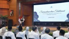 Menkomdigi Meutya Hafid memberikan arahan dalam acara Sarasehan dan Taklimat bertema “Terhubung dalam Silaturahmi, Tumbuh dalam Iman, Terjaga dalam Ketaqwaan” di Jakarta Pusat, Jumat (13/03/2026). (Foto: Pey HS/Komdigi)