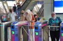 Sejumlah penumpang LRT Jabodebek memasuki stasiun. (Dok: Humas KAI)