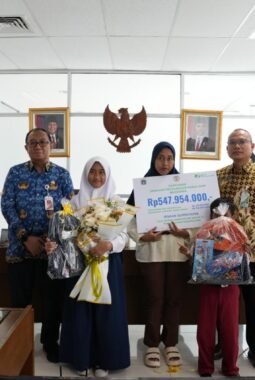 Pemprov DKI Salurkan Santunan ke Korban Longsor TPST Bantargebang