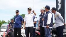 Direktur Jenderal Perhubungan Darat, Aan Suhanan, saat meninjau Pelabuhan Gilimanuk, Bali. (Dok: Humas Kemenhub)