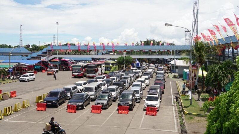 Antrean kendaraan menuju Pelabuhan Gilimanuk, Bali. (Dok: Humas Kemenhub)