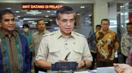 Menteri Ketenagakerjaan (Menaker), Yassierli, meninjau  Posko Tunjangan Hari Raya (THR) dan Bonus Hari Raya (BHR) Keagamaan Tahun 2026. (Dok: Humas Kemnaker)