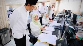 Menteri Sosial Saifullah Yusuf (Gus Ipul) melakukan inspeksi mendadak (sidak) pada hari pertama bekerja usai cuti bersama Hari Raya Idul Fitri, Rabu (25/3/2026). (Dok: Humas Kemensos)