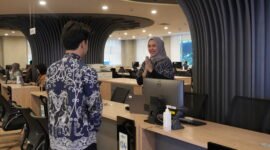 Pelayanan di Lobby PTSP Kementerian Investasi dan Hilirisasi. (Dok: Humas BKPM)
