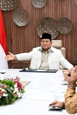 Prabowo Kaji Pangkas Gaji Anggota DPR dan Kabinet Imbas Konflik Timur Tengah
