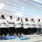 Presiden Prabowo Subianto melaksanakan salat Idulfitri bersama masyarakat di Masjid Darussalam, kawasan hunian sementara (huntara), Kabupaten Aceh Tamiang, Provinsi Aceh, pada Sabtu, 21 Maret 2026.
