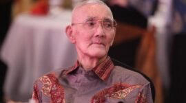 Wakil Presiden Indonesia ke-6 periode 1993-1998 Try Sutrisno dalam peluncuran buku di Jakarta, Minggu (3/11/2024). 