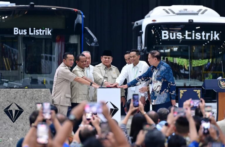 Presiden RI pada peresmian fasilitas perakitan kendaraan komersial listrik milik PT VKTR Sakti Industries di Kabupaten Magelang, Provinsi Jawa Tengah, Kamis, 9 April 2026. (Foto: BPMI Setpres)