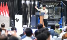 Prabowo Resmikan Pabrik Perakitan Kendaraan Listrik di Magelang