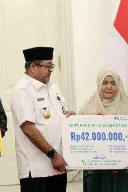 Pemprov DKI Beri Santunan Guru & Kader Jumantik Korban Kecelakaan KA di Bekasi