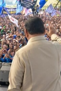 Prabowo Hadiri Peringatan Hari Buruh di Monas, Tegaskan Komitmen Bela Rakyat