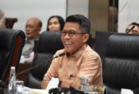 Ketua Komisi XI DPR RI Mukhamad Misbakhun, dalam Rapat Kerja Komisi XI DPR RI bersama Menteri Keuangan di Ruang Rapat Komisi XI, Kompleks Parlemen, Senayan, Jakarta, Senin (15/6/2026). Foto: Mahendra/Karisma